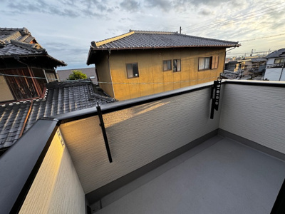 【バルコニー】 | 尾張旭市南新町全２棟《仲介手数料無料　本地原小学校　旭中学校》 | LINEから簡単お問合せ可能！
友達検索で@nqk7328tです！。