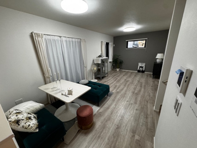 【居間・リビング】 | 尾張旭市南新町全２棟《仲介手数料無料　本地原小学校　旭中学校》 | LINEから簡単お問合せ可能！
友達検索で@nqk7328tです！