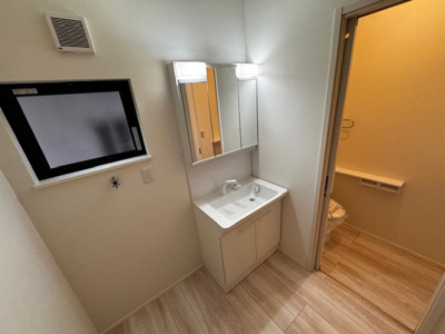 【独立洗面台】 | 尾張旭市南新町全２棟《仲介手数料無料　本地原小学校　旭中学校》 | ご成約キャンペーン対象物件です♪詳細は弊社ホームページもしくはスタッフまでお気軽にお問合せ下さいませ♪ お役に立てる自信があります♪