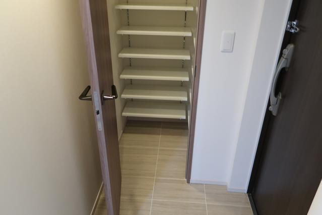 トラープランド翠命館の玄関