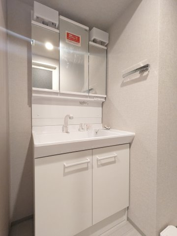 アルティザ自由が丘の洗面所|ゆったりとスペースのある洗面所