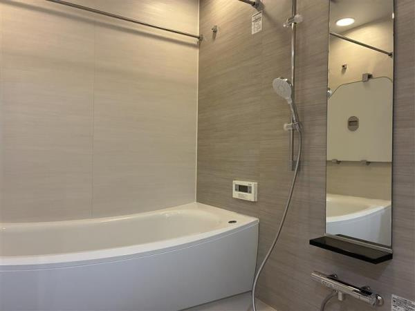 ザ・パークハウス西新宿タワー６０の浴室|日々の疲れを癒すお風呂付です