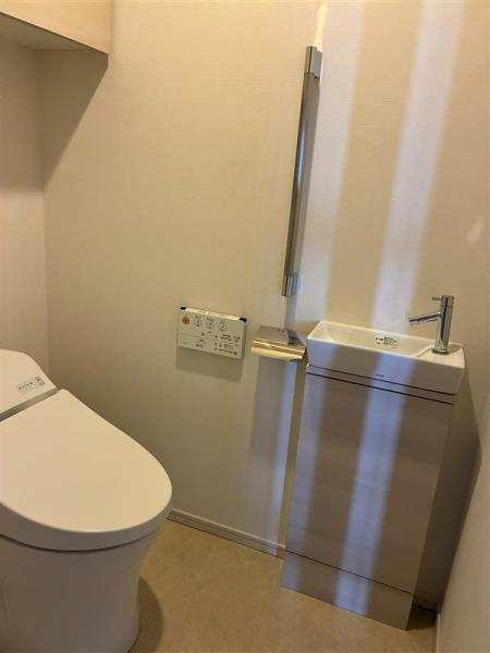 ザ・パークハウス西新宿タワー６０のトイレ|ゆったりとした空間のトイレです