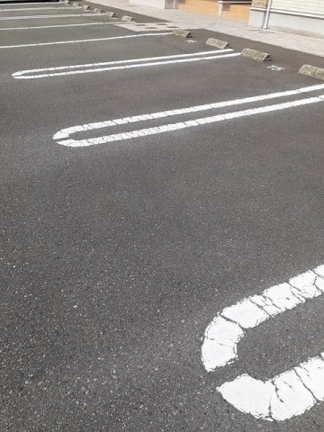 クラール南矢三Ｃの駐車場