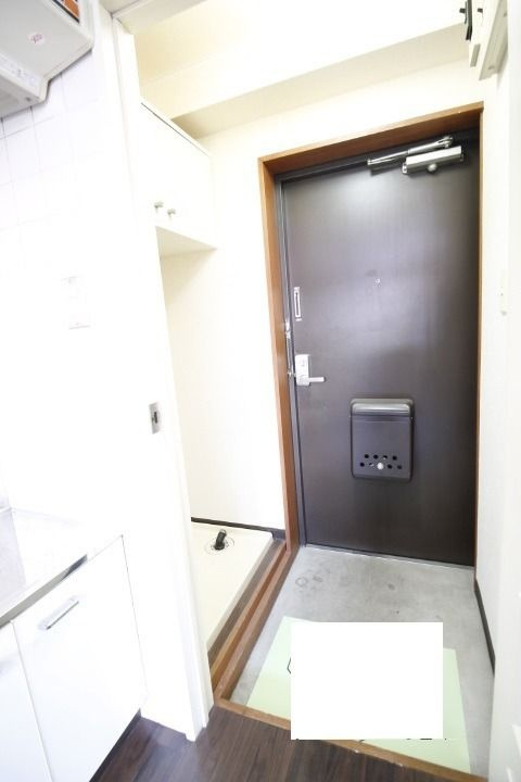 サニーハイツの玄関