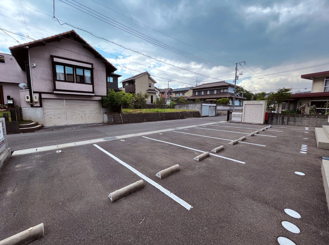 ディアレストの駐車場