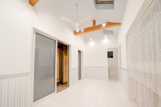 【洋室】 | 鳥取市湖山町北2丁目中古戸建て | 離れの洋室はネイルサロンなどにも使えます