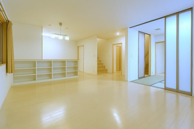 【居間・リビング】 | 鳥取市湖山町北2丁目中古戸建て