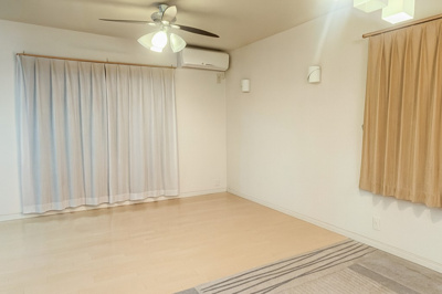 【洋室】 | 鳥取市湖山町北2丁目中古戸建て