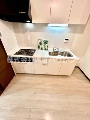 歌島三丁目テラスハウスのキッチン|三口ガスシステムキッチン