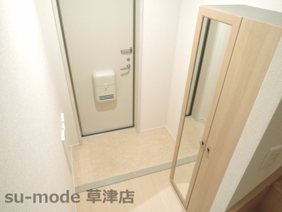 【玄関】 | エルメゾンラクワット | 収納もある玄関です