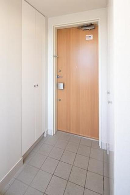 メルクマール京王笹塚レジデンスの玄関|※写真は同タイプ住戸です。