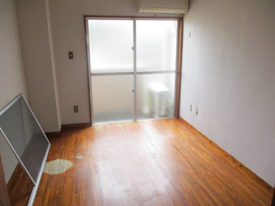 【洋室】 | オキダイ荘 | ※写真は別のお部屋を使用しています。