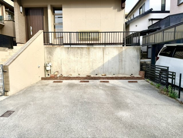 名東区社口二丁目戸建の駐車場