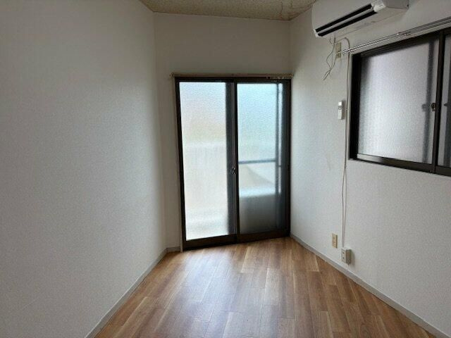 ポルシェ三鷹の洋室