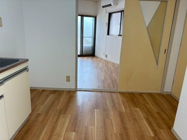 ポルシェ三鷹の洋室