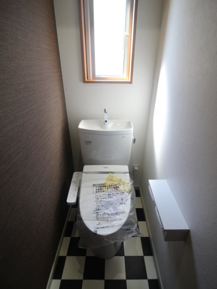 アウトリメッサのトイレ|落ち着いた色調のトイレです