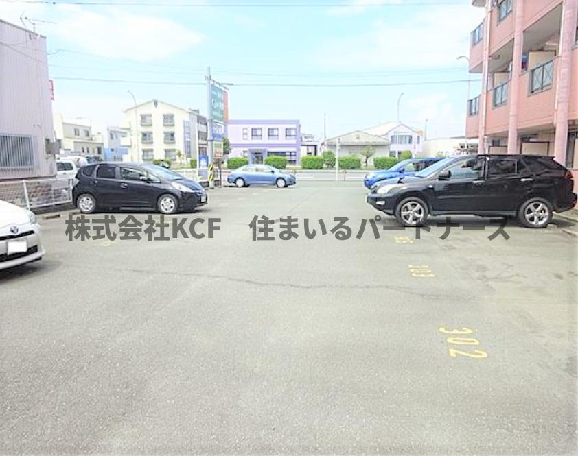 ピュアハウスの駐車場|駐車場完備です