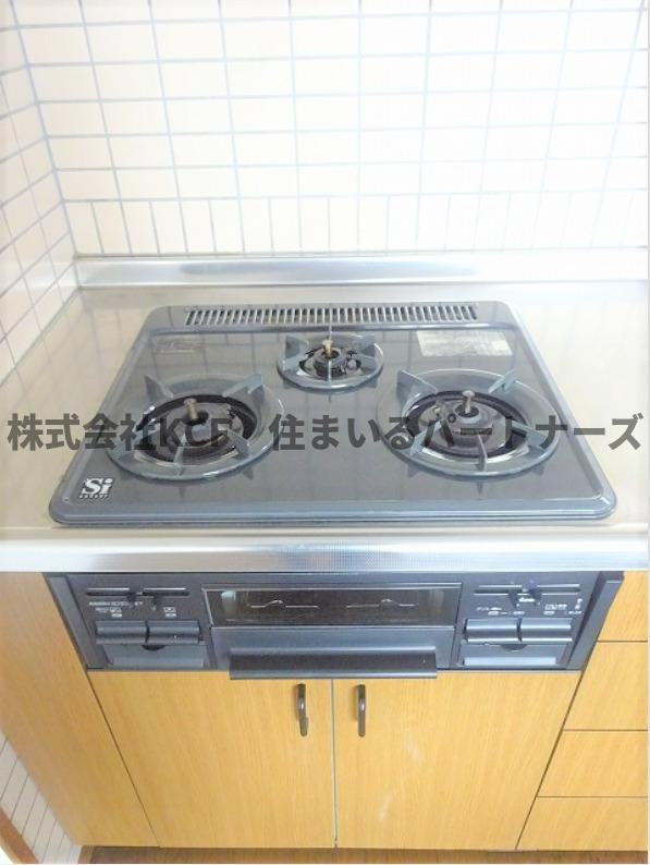 アザレ久留米のキッチン|コンパクトなキッチンで掃除もラクラク