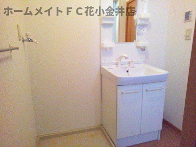 【洗面所】 | セレッソ・ジュン | ゆったりとスペースのある洗面所