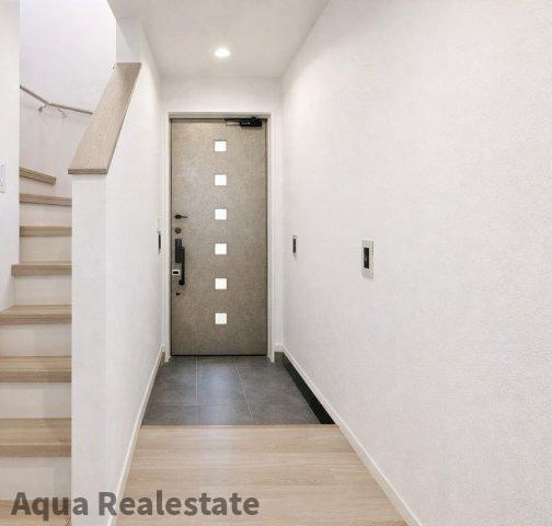 高松市多肥上町の新築一戸建の玄関