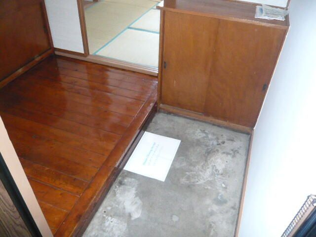 三谷ストアビル（定期借家3年）の玄関