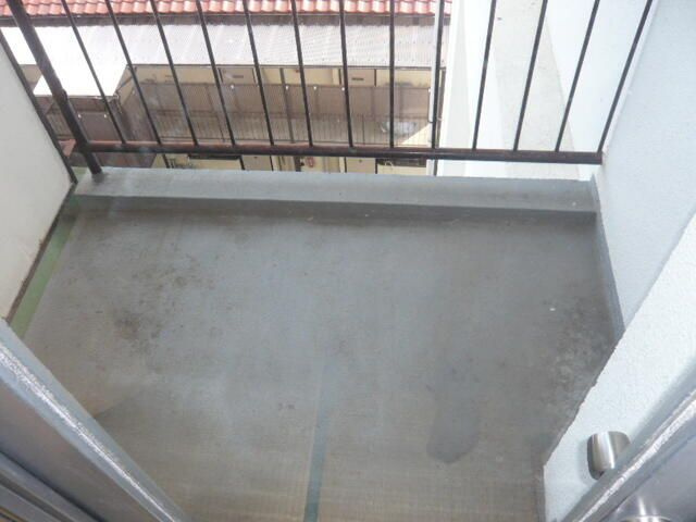 三谷ストアビル（定期借家3年）のバルコニー