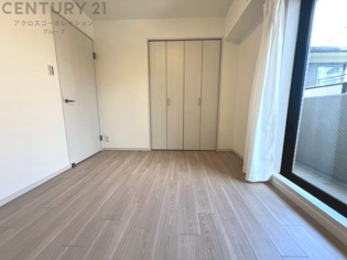 リラックスできるプライベート空間で、快適な睡眠をサポート。個人の好みに合わせたインテリアや寝具で心地良さを追求。プライベートな時間を過ごし、リフレッシュする場所におすすめです。