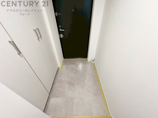 大きな玄関収納付きの玄関です　家族皆様の履物をしっかり収納できます