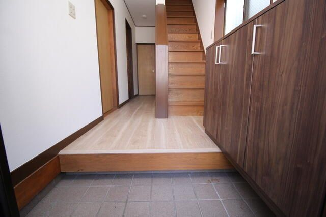 柳窪貸家の玄関