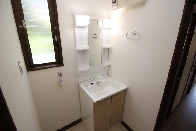 柳窪貸家の洗面所