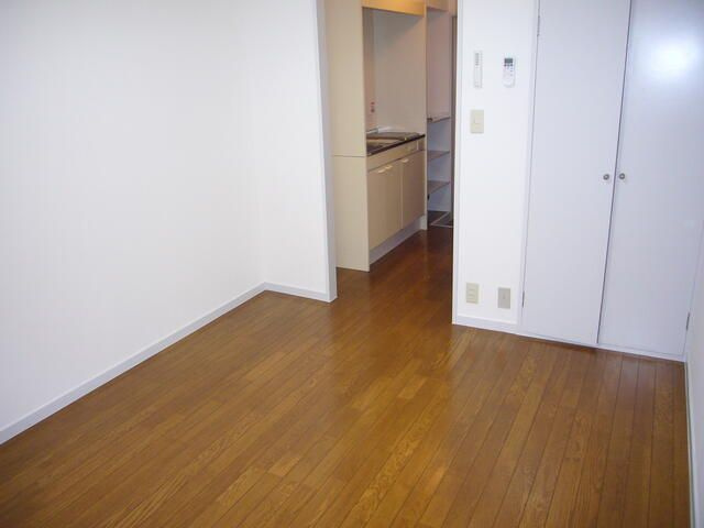 コンフォート西久保の洋室