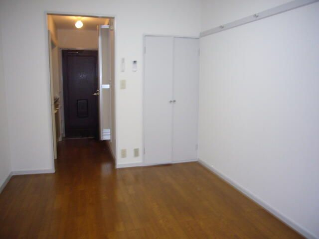 コンフォート西久保の洋室