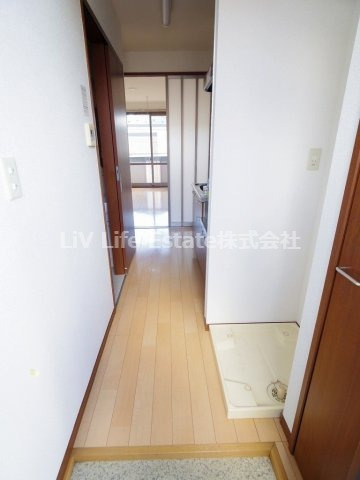 西東京市向台町１丁目のアパートの玄関