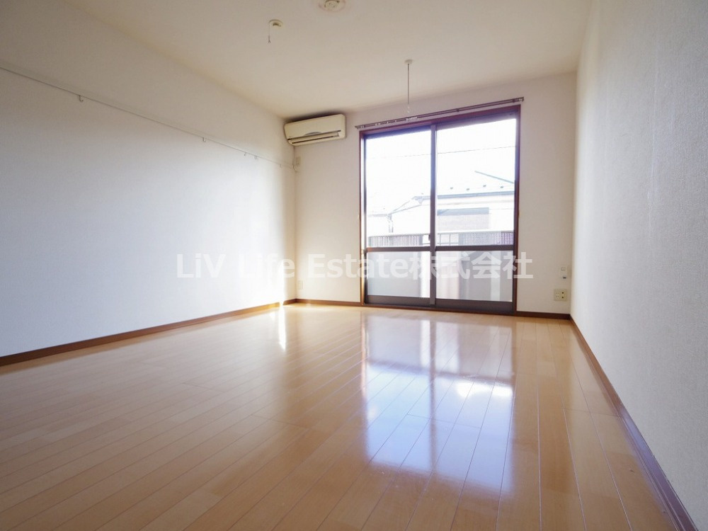 西東京市向台町１丁目のアパートの居間・リビング