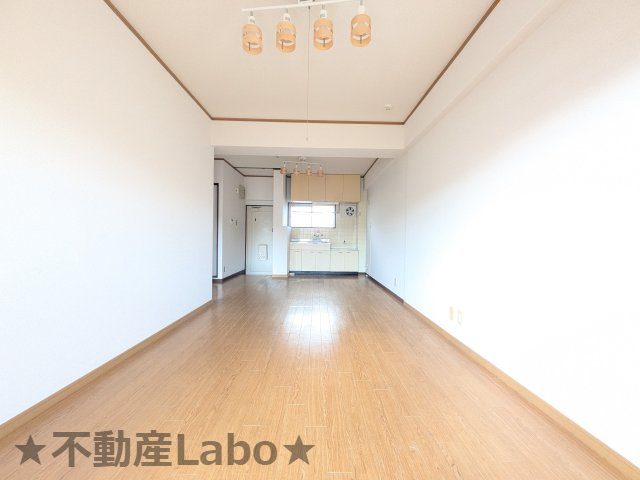 イータウン応神の居間・リビング