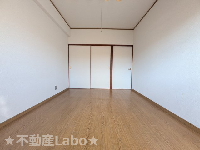 イータウン応神の内装