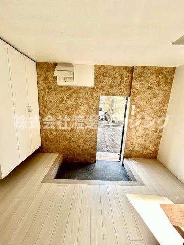 尼崎センタープール前駅テラスハウスの玄関