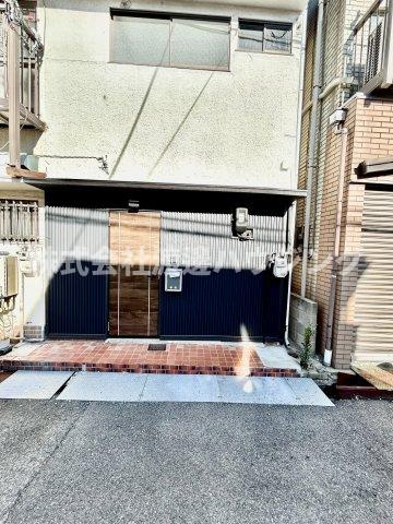 尼崎センタープール前駅テラスハウスのエントランス