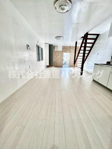 尼崎センタープール前駅テラスハウスの居間・リビング