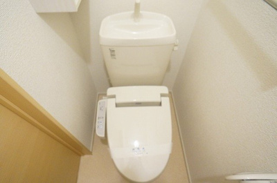 【トイレ】 | フリーデ | 清潔感のあるトイレです