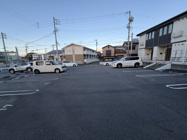 グラン・プラス　　レーヴの駐車場