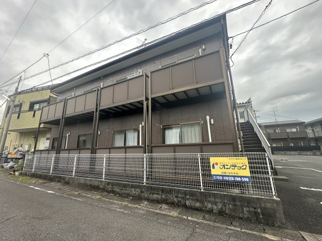 Surplus　Vis-a-Vis　Bの駐車場