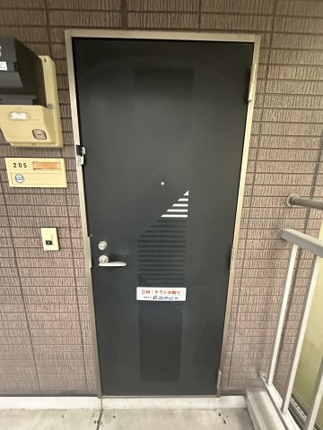 Surplus　Vis-a-Vis　Bの玄関