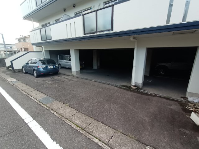 エスポワール美里の駐車場