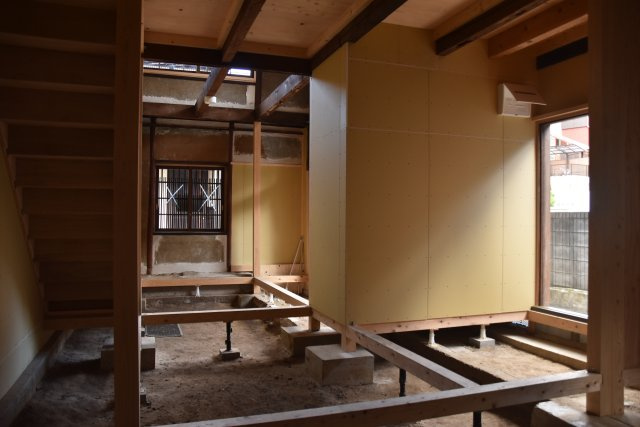 京都東山 みつのわ路地 - ゆったり過ごす京町家の内装|1階奥の様子