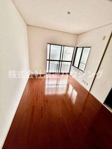 八尾市南本町４丁目一戸建の洋室