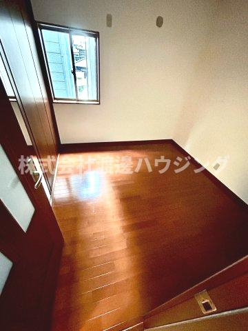 八尾市南本町４丁目一戸建の洋室