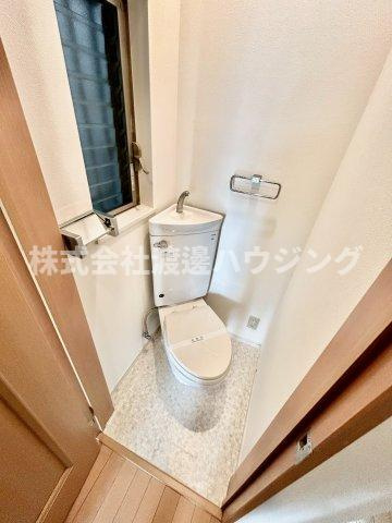 八尾市南本町４丁目一戸建のトイレ