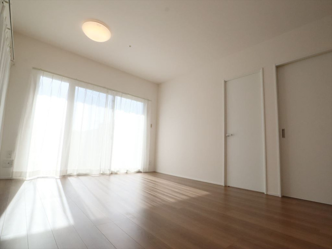 【居間・リビング】 | エイリックタウン箱崎公園ファミリア EAST棟☆仲介手数料無料☆